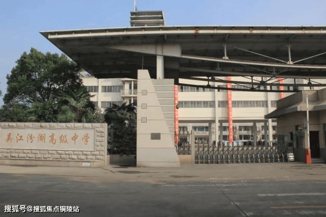 蓝城春风湖滨 长三角示范区稀缺湖居典范，尊享热线 400-XXX-XXXX